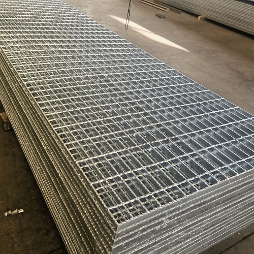 鍍鋅平臺(tái)鋼格板的性能分析