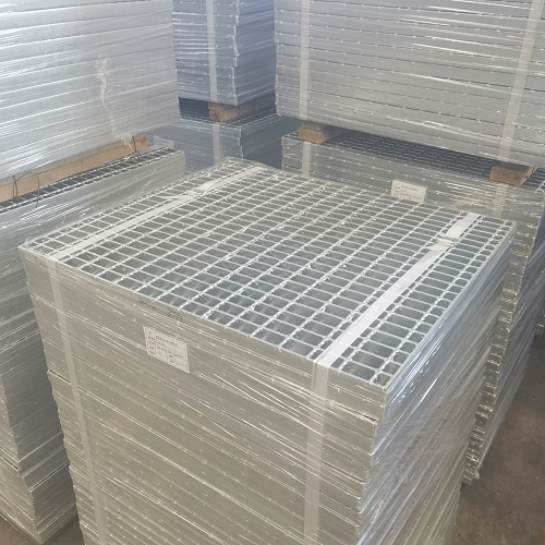 化工廠鋼格柵防腐蝕方案：應(yīng)對(duì)強(qiáng)酸堿環(huán)境的選型策略