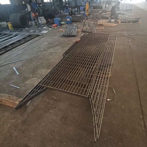 鋼格柵安裝方式背后的選品密碼：匹配不當(dāng)將付出沉重代價(jià)