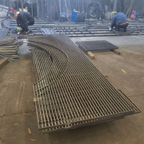 鋼格柵板在音樂節(jié)舞臺搭建中的表現(xiàn)讓人驚喜