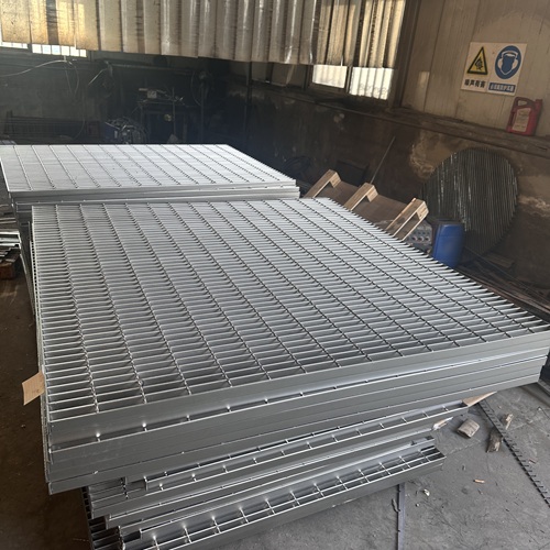 鋼格柵板生銹怎么辦？教你幾招輕松應(yīng)對(duì)