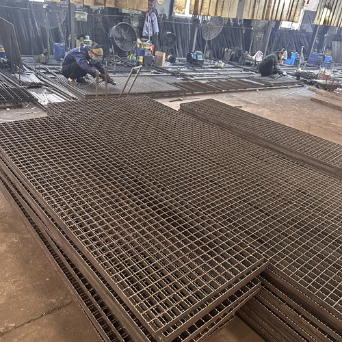 鋼格板使用中易忽視的維護(hù)細(xì)節(jié)，延長壽命靠它