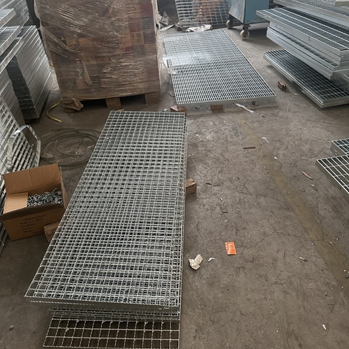 鋼格板走進公園社區(qū)便民設(shè)施新材質(zhì)